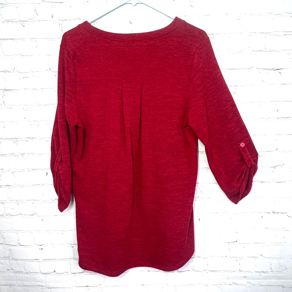 🏷️|•COCO AND MAIN•| Red 3/4 Sleeve Top - Picture 3 of 9